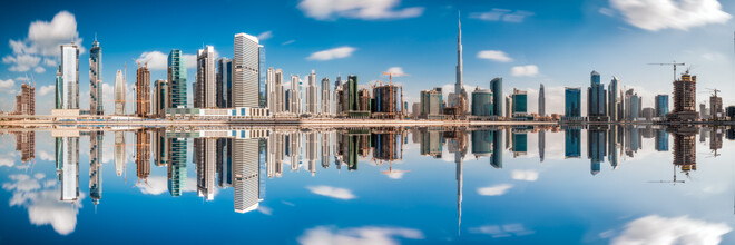 Jean Claude Castor, Dubai Business Bay Skyline Panorama Reflection - United Arab Emirates, Asia)