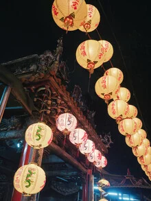 Glowing Chinese lanterns in a Taipei temple at night