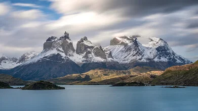 Fotokunst von Jens Brinkmann: bewegte Landschaft Patagoniens unter dramatischen Wolken.