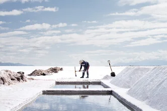 Photo art by Felix Dorn: Worker in the Salinas Grandes, calm, natural atmosphere.