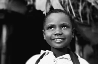 Photo art by Victoria Knobloch: smiling African girl in Uganda