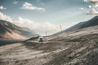 Leander Nardin, Expediton vehicle in wilderness