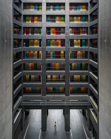 Fotokunst von Dimitri Luft: symmetrisches Gebäude in Tokio