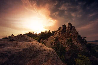 Photo art by Oliver Henze: Teufelsmauer with Hamburg coat of arms and magical light
