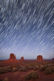 Fotokunst von Christoph Schaarschmidt: Sternenklare Nacht über dem Monument Valley
