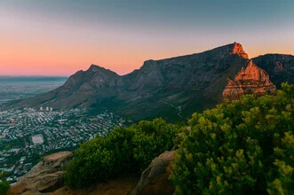 Fotokunst von Felix Baab: Tafelberg in Kapstadt während des Sonnenuntergangs