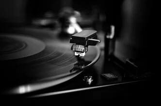 Photo art by Thomas Wegner: black and white image of a vintage turntable