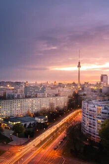 Fotokunst von Iman Azizi: Blick über Berlin mit Fernsehturm und sanften Farben