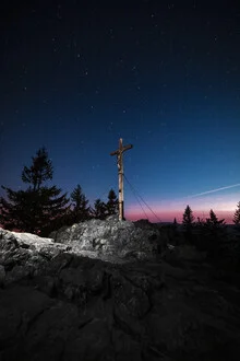 Fotokunst von Florian Eichinger: Morgenrot am Gipfelkreuz im Nationalpark.