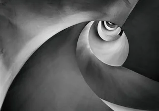 Fotokunst von Klaus-peter Kubik: abstrakte Spiralform im Treppenhaus