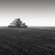 Beautiful photo art by Thomas Wegner: straw bales in a field during winter weather