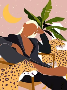 Illustration von Uma Gokhale: stilvolles Porträt einer selbstbewussten Frau mit Halbmond