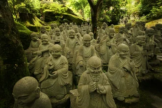 Fotokunst von Leonhard Kugler: Gesicht eines Buddhas aus Japan mit ausgeglichenem Ausdruck