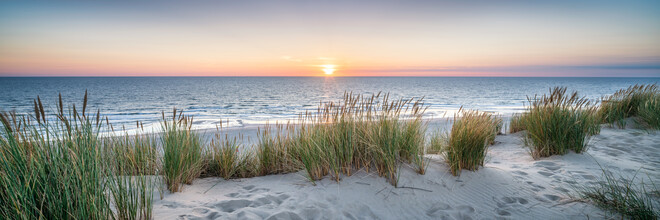 Jan Becke, Strandpanorama bei Sonnenuntergang - Deutschland, Europa)