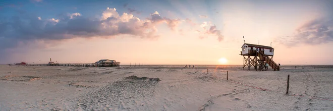 Fotokunst von Jan Becke: Sonnenuntergang am Nordseestrand bei Sankt Peter-Ording.