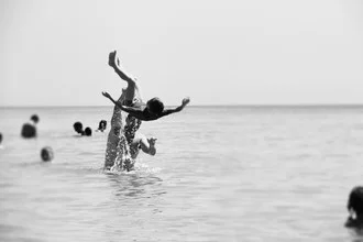 Photo art by Lucia Di Nucci: a joyful leap into the refreshing sea