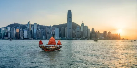 Photo art by Jan Becke: skyline of Hong Kong at sunset