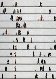 Fotokunst von Eka Sharashidze: detailreiche Darstellung urbaner Menschen in Berlin