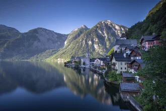 Beautiful photo art by Franz Sussbauer: Hallstatt before sunrise by the lake