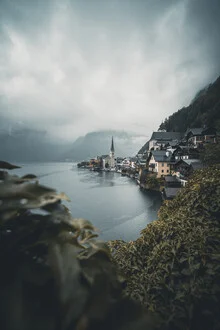 Cloudy Hallstatt: calm atmosphere over the lake