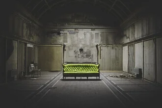 GREEN COUCH - Fineart photography by Lars Brauer