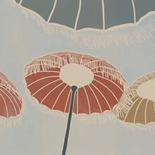 Wandbild von The Artcircle: sonniger Strand mit bunten Sonnenschirmen und entspannter Urlaubsstimmung