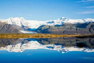Photo art by Lars Brauer: tranquil lake with mountains reflecting in the water in Iceland