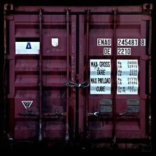 Photo art by Florian Paulus: Containers in soft violet tones at the harbor