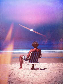 Illustration by Taudalpoi: surreal beach with purple sky and moon