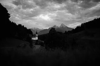 Fotokunst von Max Saeling: Watzmann über der Kirche Maria Gern in Berchtesgaden