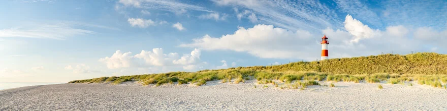 Photo art by Jan Becke: lighthouse at the North Sea coast of Sylt
