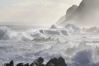 Fotokunst von Bernd Pfleger: stürmische Küste mit Wellen und Nebel