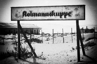 Fotokunst von Thomas Halfmann: verlassene Gebäude in der Geisterstadt Kolmannskuppe