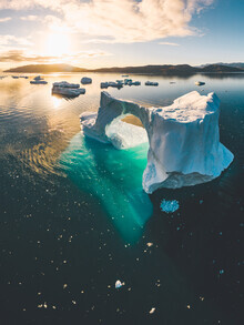 Roman Königshofer, Iceberg arch in South Greenland