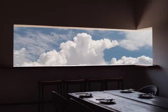 Fotokunst von AJ Schokora: ruhige Aussicht auf Wolken durch ein Fenster in einer Küche