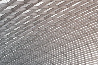 Fotokunst von AJ Schokora: urbane Architektur mit geometrischen Linien in Singapur