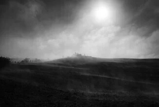 Photo art by Victoria Knobloch: mysterious landscape in Tuscany mist