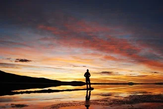 Fotokunst von Tobias Patzer: Morgenstimmung über dem Salar de Uyuni in Bolivien