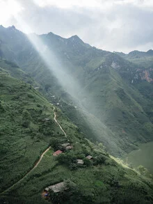 Photo art by Claas Liegmann: rays of sunlight over lonely mountains in Vietnam