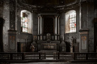 Abandoned church with a calm atmosphere, surrounded by neglected nature.
