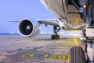 Photo art by Inflight Galerie: detailed shot of a flying Boeing jet