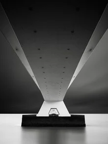 Photo art: calming long exposure of the Zeelandbrug in black and white