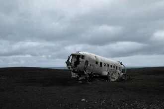 Photo art by Inflight Galerie: airplane wreck on a tranquil Icelandic beach