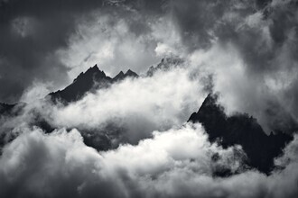 Alex Wesche, Wolkenverhangene Bergspitzen