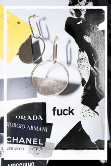 Illustration by Nora Hase: still life with jewelry and accessories