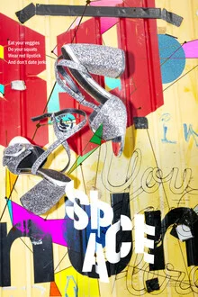 Illustration by Nora Hase: stylish depiction of high heels and accessories