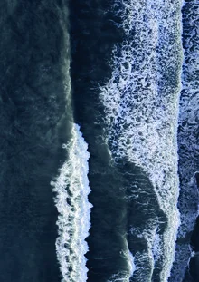 Fotokunst von Studio Na.hili: Wellen, die sanft an den Strand rollen
