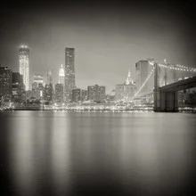 Photo art by Alexander Voss: black and white photo of the New York City skyline at night