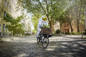 Sophia Hauk, Der Protestonaut auf einem Fahrrad