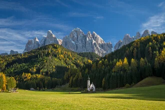 Photo art by Franz Sussbauer: autumn landscape with Geissler Group and clear blue sky.